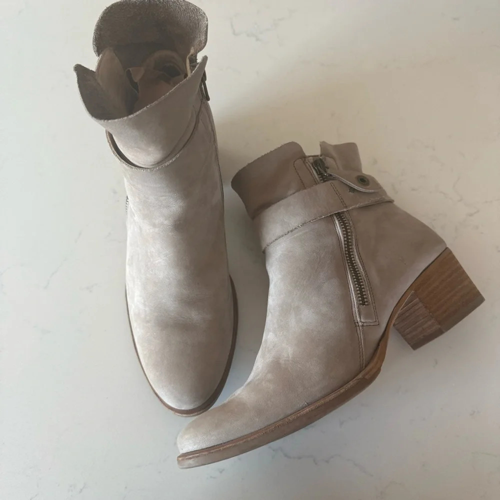 Paul Green Gray taupe suede leather zipper buckle ankle boots size: 7.5US/ 5UK